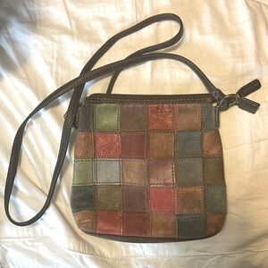 Genuine leather fossil purse. Great condition.